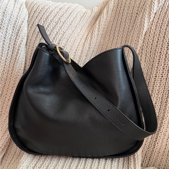 SALE!Elegant Tote Le Monde London Black Pebbled Leather Expandable Shoulder Bag - Picture 2 of 11